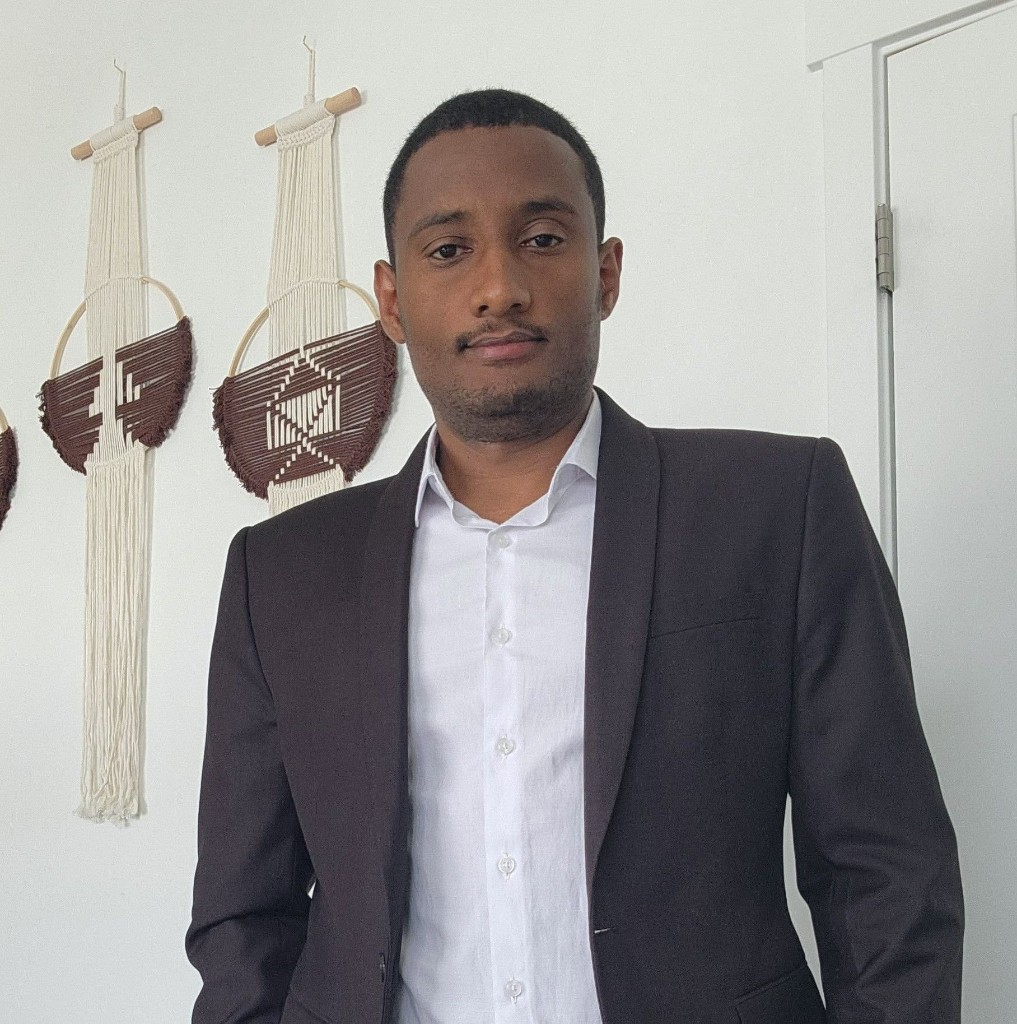 Segni, founder of HelpNearby